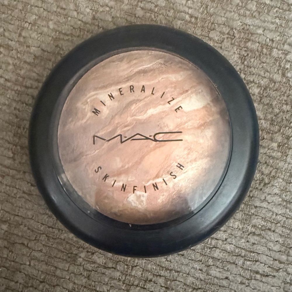 MAC Cosmetics Mineralize Skinfinish Highlighter Perfect Topping